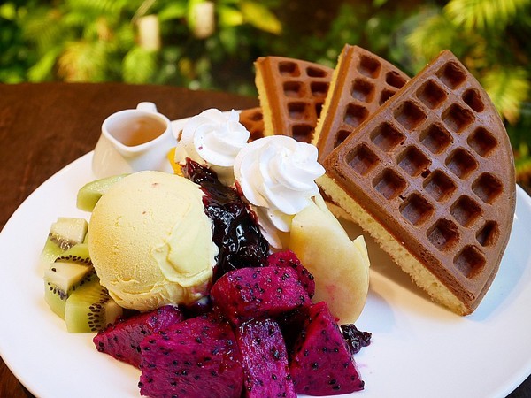 木門咖啡Wooden Door:木門咖啡Wooden Door-台中南屯區超美咖啡館 每個角落都好拍 餐點兼具外型和風味 和姊妹的下午茶首推這家