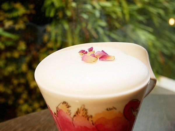 木門咖啡Wooden Door:木門咖啡Wooden Door-台中南屯區超美咖啡館 每個角落都好拍 餐點兼具外型和風味 和姊妹的下午茶首推這家