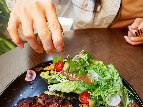 木門咖啡Wooden Door:木門咖啡Wooden Door-台中南屯區超美咖啡館 每個角落都好拍 餐點兼具外型和風味 和姊妹的下午茶首推這家