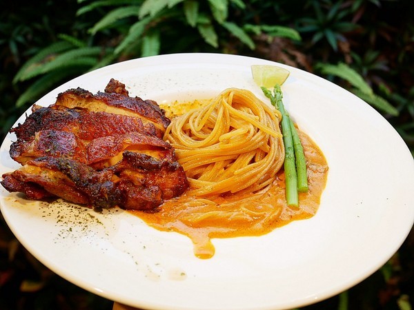 木門咖啡Wooden Door:木門咖啡Wooden Door-台中南屯區超美咖啡館 每個角落都好拍 餐點兼具外型和風味 和姊妹的下午茶首推這家