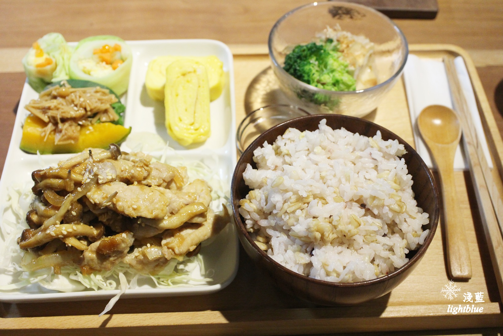 台中美食：淺藍 × Kusabi+ ～設計空間中的和風朝午食與抹茶提拉米蘇