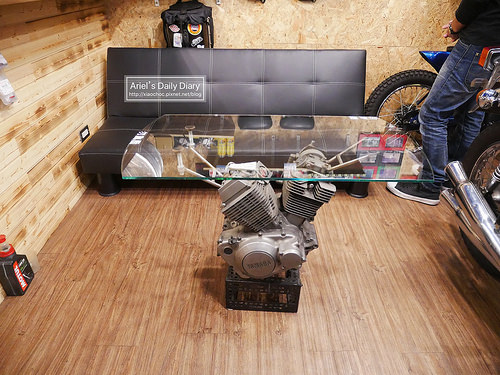 【豐原美食】重機迷必訪 ◆ 玩具車庫 Toys Garage Cafe ◆ 邊吃漢堡邊賞車，滿足你的重機夢