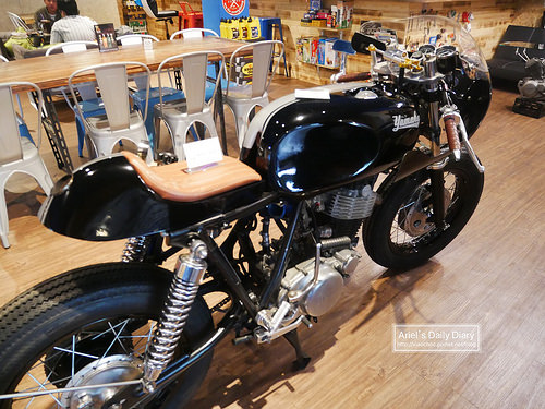 【豐原美食】重機迷必訪 ◆ 玩具車庫 Toys Garage Cafe ◆ 邊吃漢堡邊賞車，滿足你的重機夢