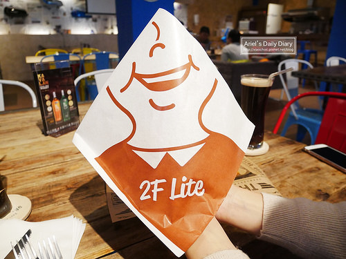 【豐原美食】重機迷必訪 ◆ 玩具車庫 Toys Garage Cafe ◆ 邊吃漢堡邊賞車，滿足你的重機夢