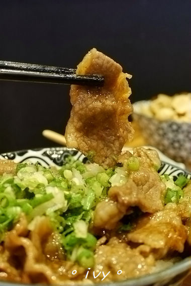 開丼 燒肉VS丼飯：♡ 新竹食 ♡ 開丼 燒肉vs丼飯。大口吃肉大口扒飯~好滿足