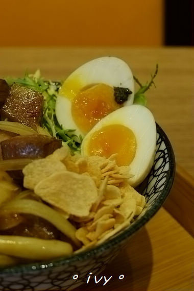 開丼 燒肉VS丼飯：♡ 新竹食 ♡ 開丼 燒肉vs丼飯。大口吃肉大口扒飯~好滿足