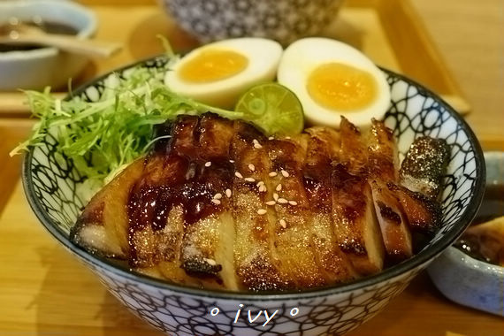 開丼 燒肉VS丼飯：♡ 新竹食 ♡ 開丼 燒肉vs丼飯。大口吃肉大口扒飯~好滿足