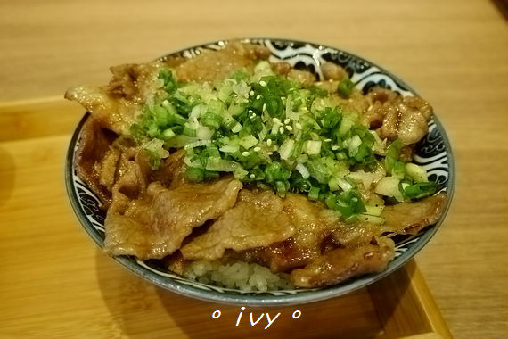開丼 燒肉VS丼飯：♡ 新竹食 ♡ 開丼 燒肉vs丼飯。大口吃肉大口扒飯~好滿足