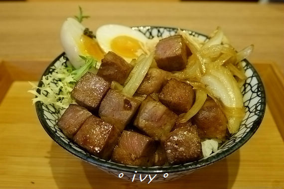 開丼 燒肉VS丼飯：♡ 新竹食 ♡ 開丼 燒肉vs丼飯。大口吃肉大口扒飯~好滿足