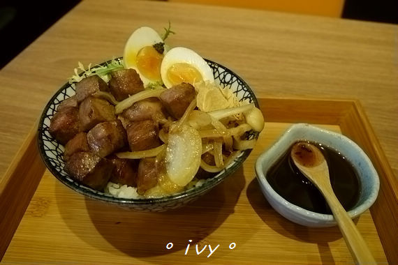 開丼 燒肉VS丼飯：♡ 新竹食 ♡ 開丼 燒肉vs丼飯。大口吃肉大口扒飯~好滿足