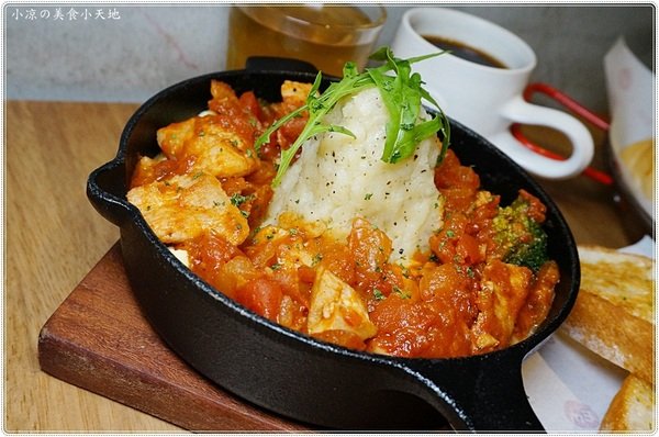 EMMA'S CAFE:台中北區』Emma's CAFE║發現巷弄美食。全天候供餐,超強早午餐,新品義麵燉飯大推,近中友、中國醫(新增刷卡服務)