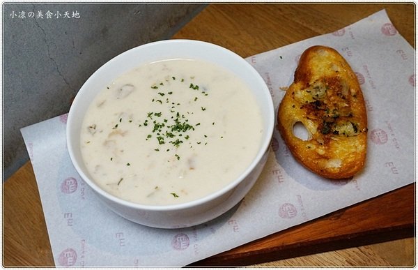 EMMA'S CAFE:台中北區』Emma's CAFE║發現巷弄美食。全天候供餐,超強早午餐,新品義麵燉飯大推,近中友、中國醫(新增刷卡服務)