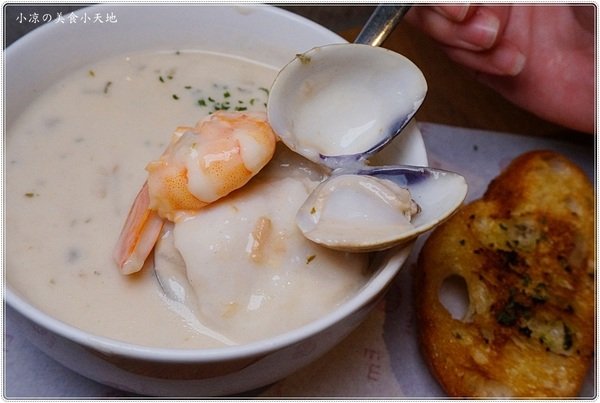 EMMA'S CAFE:台中北區』Emma's CAFE║發現巷弄美食。全天候供餐,超強早午餐,新品義麵燉飯大推,近中友、中國醫(新增刷卡服務)