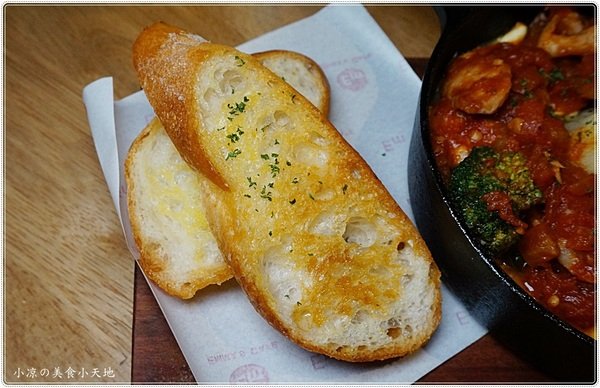 EMMA'S CAFE:台中北區』Emma's CAFE║發現巷弄美食。全天候供餐,超強早午餐,新品義麵燉飯大推,近中友、中國醫(新增刷卡服務)