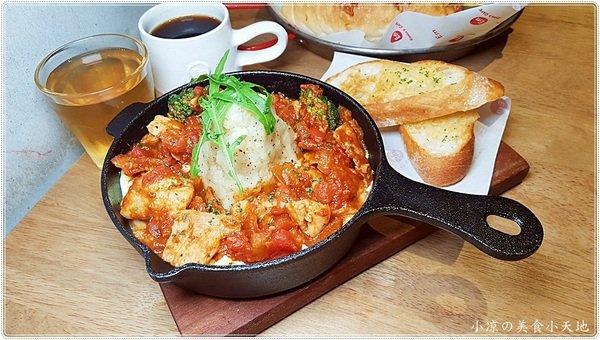 EMMA'S CAFE:台中北區』Emma's CAFE║發現巷弄美食。全天候供餐,超強早午餐,新品義麵燉飯大推,近中友、中國醫(新增刷卡服務)