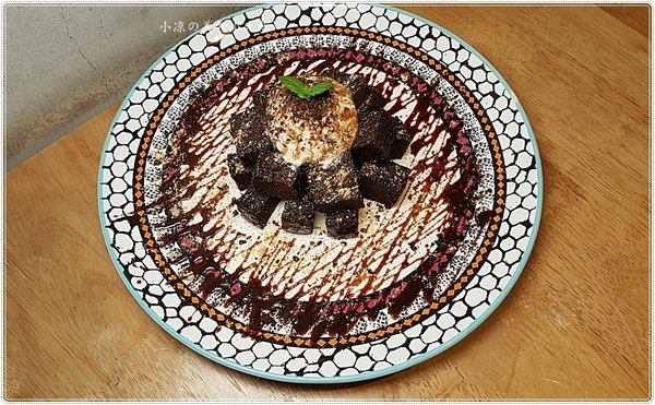 EMMA'S CAFE:台中北區』Emma's CAFE║發現巷弄美食。全天候供餐,超強早午餐,新品義麵燉飯大推,近中友、中國醫(新增刷卡服務)