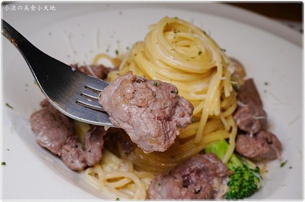 EMMA'S CAFE:台中北區』Emma's CAFE║發現巷弄美食。全天候供餐,超強早午餐,新品義麵燉飯大推,近中友、中國醫(新增刷卡服務)