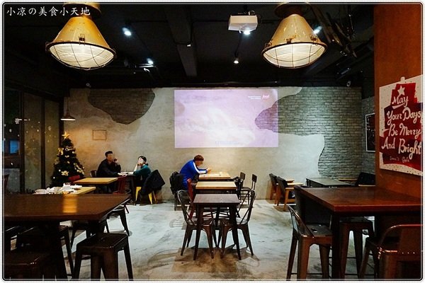 EMMA'S CAFE:台中北區』Emma's CAFE║發現巷弄美食。全天候供餐,超強早午餐,新品義麵燉飯大推,近中友、中國醫(新增刷卡服務)