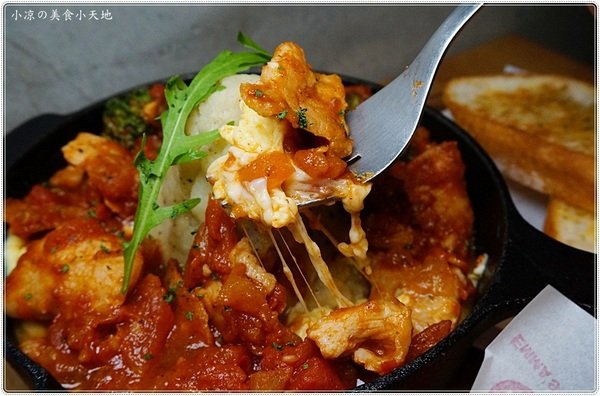 EMMA'S CAFE:台中北區』Emma's CAFE║發現巷弄美食。全天候供餐,超強早午餐,新品義麵燉飯大推,近中友、中國醫(新增刷卡服務)