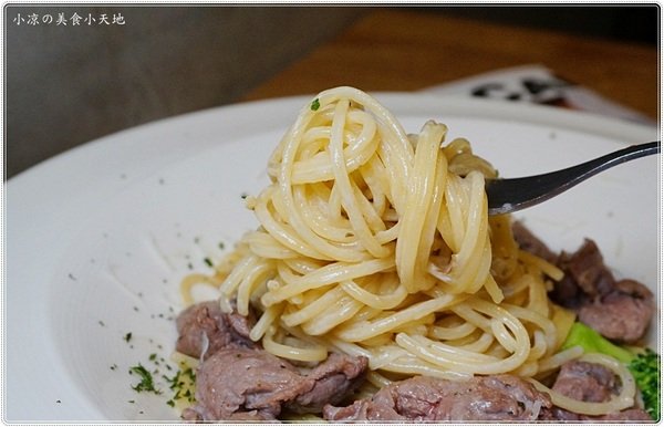 EMMA'S CAFE:台中北區』Emma's CAFE║發現巷弄美食。全天候供餐,超強早午餐,新品義麵燉飯大推,近中友、中國醫(新增刷卡服務)