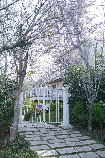 【苗栗卓蘭景點】寵物友善 婚紗外拍 彷彿童話故事般的 vilavilla魔法莊園