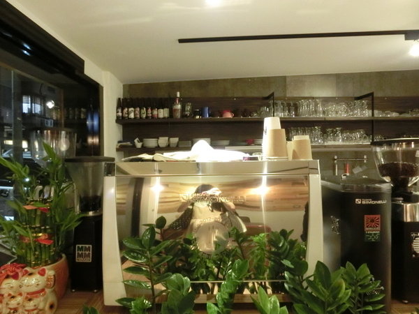 NOT ONLY CAFE：【信義區咖啡廳】噹噹媽真心推薦~燈光美氣氛佳的Not Only Cafe咖啡廳~韓式泡菜豬肉帕尼尼及衣索比亞-耶加雪菲~好吃到停不下來!