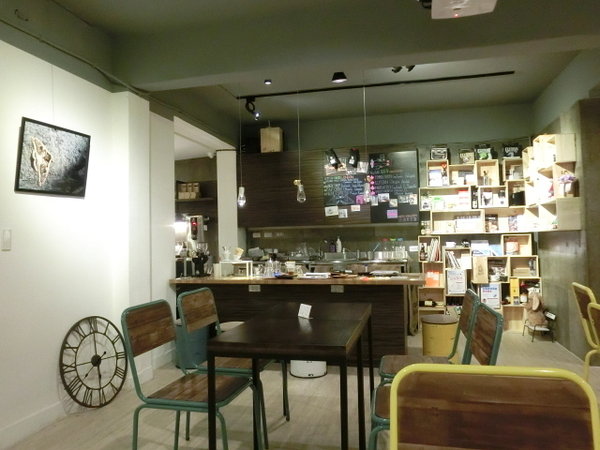 NOT ONLY CAFE：【信義區咖啡廳】噹噹媽真心推薦~燈光美氣氛佳的Not Only Cafe咖啡廳~韓式泡菜豬肉帕尼尼及衣索比亞-耶加雪菲~好吃到停不下來!