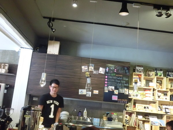 NOT ONLY CAFE：【信義區咖啡廳】噹噹媽真心推薦~燈光美氣氛佳的Not Only Cafe咖啡廳~韓式泡菜豬肉帕尼尼及衣索比亞-耶加雪菲~好吃到停不下來!