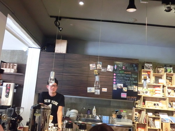 NOT ONLY CAFE：【信義區咖啡廳】噹噹媽真心推薦~燈光美氣氛佳的Not Only Cafe咖啡廳~韓式泡菜豬肉帕尼尼及衣索比亞-耶加雪菲~好吃到停不下來!