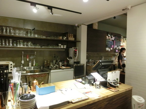 NOT ONLY CAFE：【信義區咖啡廳】噹噹媽真心推薦~燈光美氣氛佳的Not Only Cafe咖啡廳~韓式泡菜豬肉帕尼尼及衣索比亞-耶加雪菲~好吃到停不下來!