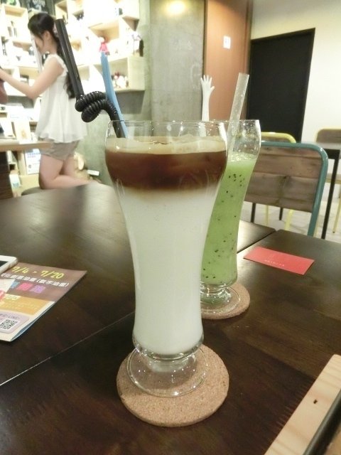 NOT ONLY CAFE：【信義區咖啡廳】噹噹媽真心推薦~燈光美氣氛佳的Not Only Cafe咖啡廳~韓式泡菜豬肉帕尼尼及衣索比亞-耶加雪菲~好吃到停不下來!