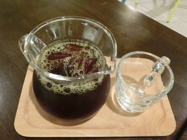 NOT ONLY CAFE：【信義區咖啡廳】噹噹媽真心推薦~燈光美氣氛佳的Not Only Cafe咖啡廳~韓式泡菜豬肉帕尼尼及衣索比亞-耶加雪菲~好吃到停不下來!