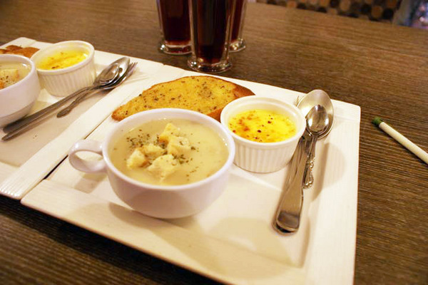 巷木shamu：【台南餐廳】【中西區】巷木Shamu｜家庭日。大空間、料理多樣，價格不貴的店。