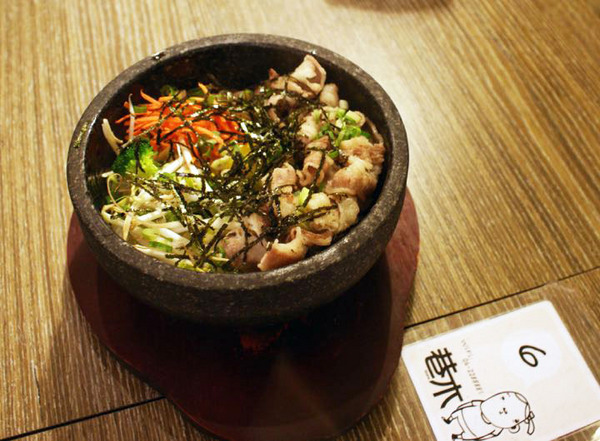 巷木shamu：【台南餐廳】【中西區】巷木Shamu｜家庭日。大空間、料理多樣，價格不貴的店。