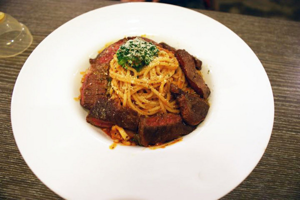 巷木shamu：【台南餐廳】【中西區】巷木Shamu｜家庭日。大空間、料理多樣，價格不貴的店。