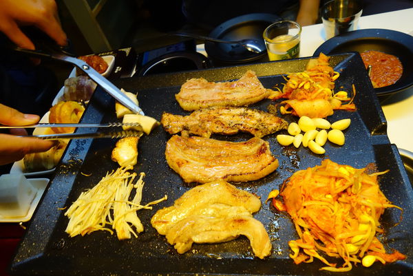 八色烤肉:韓國第一品牌 八色烤肉 ~ 超人氣訂位滿滿滿的八色豬 - 捷運忠孝敦化站 八色烤肉:韓國第一品牌 八色烤肉 ~ 超人氣訂位滿滿滿的八色豬 - 捷運忠孝敦化站