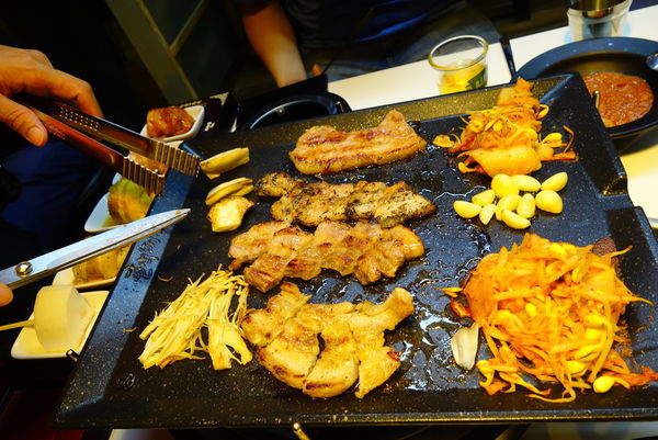八色烤肉:韓國第一品牌 八色烤肉 ~ 超人氣訂位滿滿滿的八色豬 - 捷運忠孝敦化站 八色烤肉:韓國第一品牌 八色烤肉 ~ 超人氣訂位滿滿滿的八色豬 - 捷運忠孝敦化站