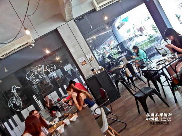 墨爾本布蕾斯咖啡廳 Melbourne Press Cafe：台北 板橋區．台灣也有繽紛彩虹蛋糕  墨爾本布蕾斯咖啡廳 Melbourne Press Cafe