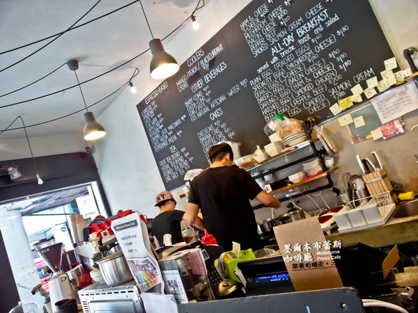 墨爾本布蕾斯咖啡廳 Melbourne Press Cafe：台北 板橋區．台灣也有繽紛彩虹蛋糕  墨爾本布蕾斯咖啡廳 Melbourne Press Cafe