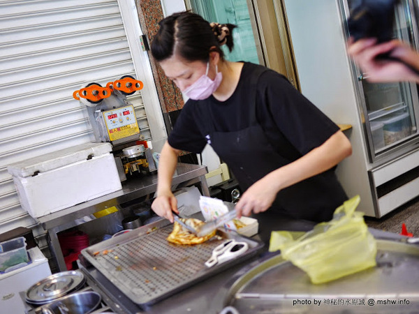 黃記古早味蛋餅.黑豆漿：【食記】彰化黃記古早味蛋餅.黑豆漿@員林臺鐵TRA員林車站 : 平價美味好腸粉, 吃了還想再吃的現做蛋餅囧