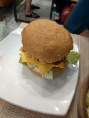 【蘆洲早午餐】「再一塊吧ing」早午餐︱在地人激推 巷弄隱藏美食｜花生醬起司熔岩吐司堡