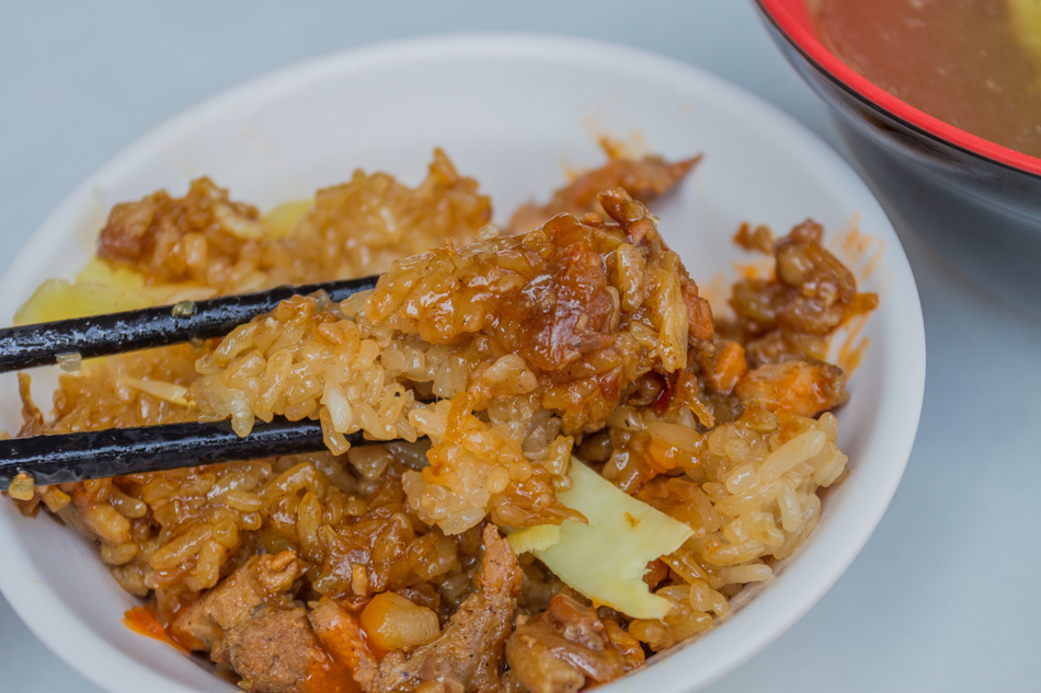 高雄鹽埕美食必吃！北港蔡三代筒仔米糕連4年必比登推薦，傳三代古早味美食。