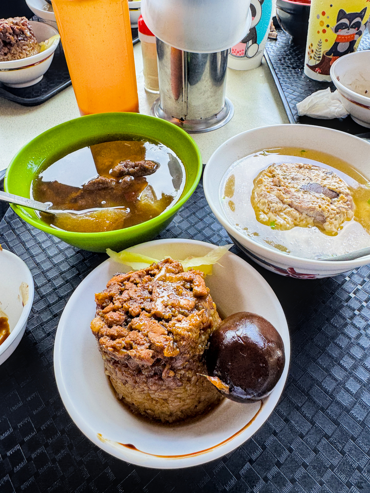 高雄鹽埕美食必吃！北港蔡三代筒仔米糕連4年必比登推薦，傳三代古早味美食。