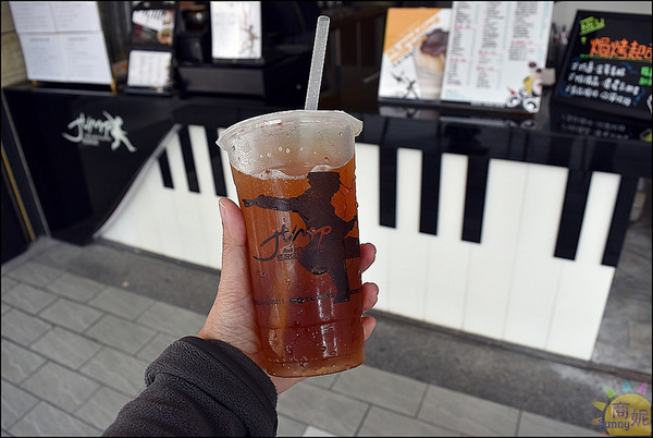 Jump搖滾炫飲:台中中區音樂主題飲料吧。JUMP搖滾炫飲。萬春宮旁讓人驚豔的創意手搖飲@sunny吃喝遊樂