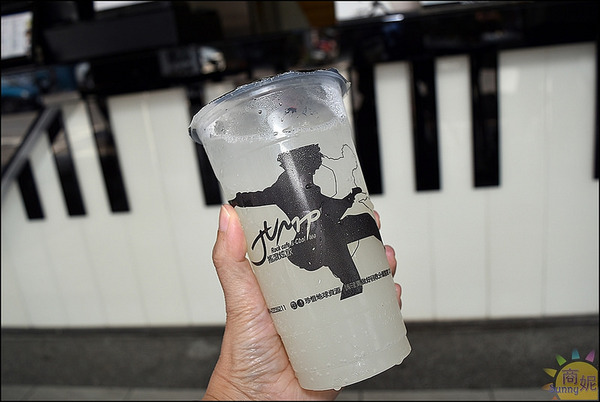 Jump搖滾炫飲:台中中區音樂主題飲料吧。JUMP搖滾炫飲。萬春宮旁讓人驚豔的創意手搖飲@sunny吃喝遊樂