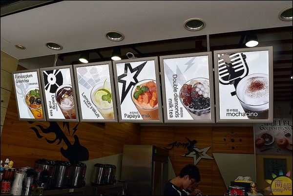 Jump搖滾炫飲:台中中區音樂主題飲料吧。JUMP搖滾炫飲。萬春宮旁讓人驚豔的創意手搖飲@sunny吃喝遊樂