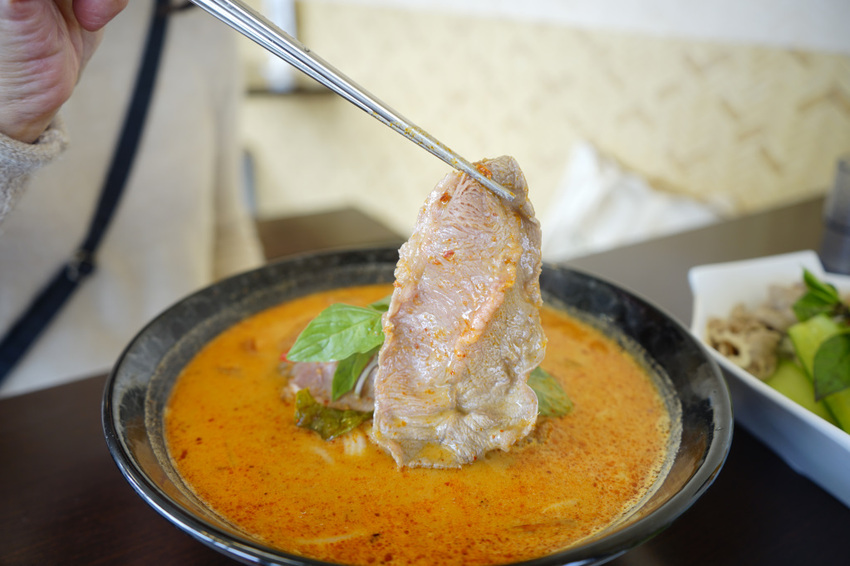 台南｜豬鼻子越式創意料理 九種湯頭越南河粉．近costco好市多停車方便 - 奇奇一起玩樂趣