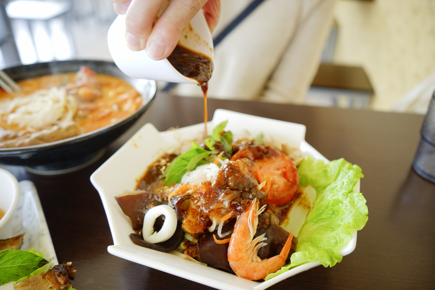 台南｜豬鼻子越式創意料理 九種湯頭越南河粉．近costco好市多停車方便 - 奇奇一起玩樂趣