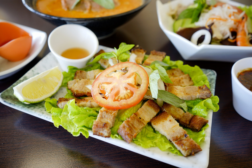 台南｜豬鼻子越式創意料理 九種湯頭越南河粉．近costco好市多停車方便 - 奇奇一起玩樂趣