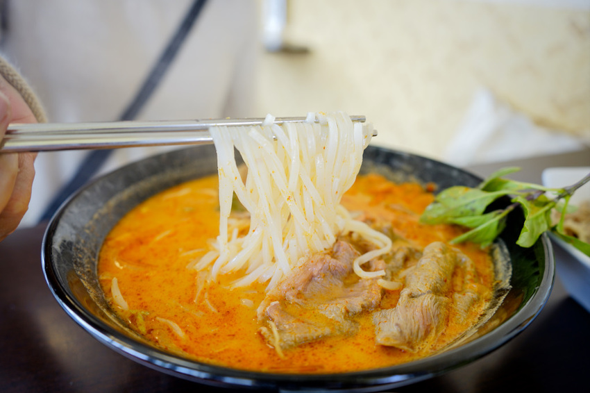 台南｜豬鼻子越式創意料理 九種湯頭越南河粉．近costco好市多停車方便 - 奇奇一起玩樂趣